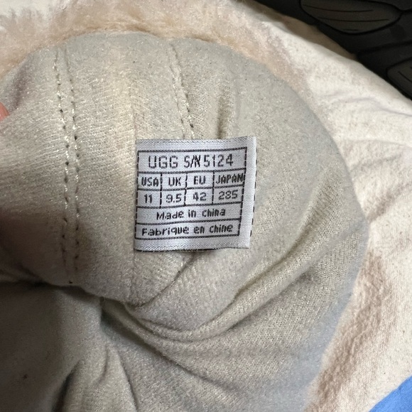 Women’s Ugg suburban sweater suede boots - Picture 5 of 8